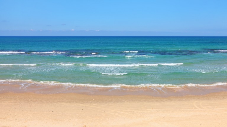 La costa de Israel tiene incontables puntos románticos. Foto vía Shutterstock.com.