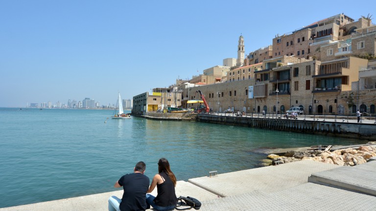 Inigualables vistas en el muelle del Puerto de Jaffa. Foto vía Shutterstock.com.