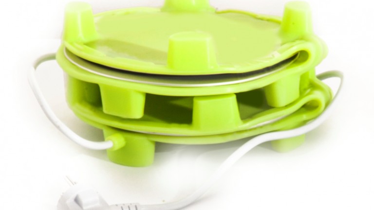 HotMat tiene dos placas tibias y dos calientes para mantener los platos a la temperatura deseada. Viene en azul y verde. Foto cortesía.